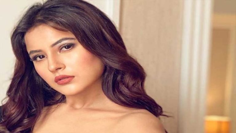 Shehnaaz Gill Looks Extremely Gorgeous In Her Latest Picture Leaving